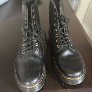 Dr. Martins Zavala lightly used boots Size 10 US L